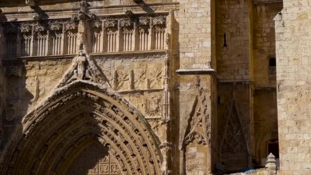 帕伦西亚大教堂的近景 西班牙卡斯蒂利亚和里昂哥特式历史艺术纪念碑 高质量的4K镜头 — 图库视频影像