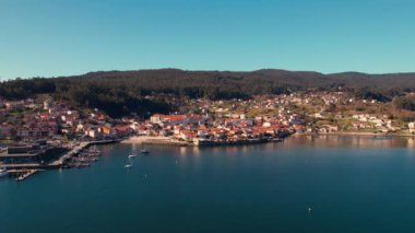 Combarro 'nun hava manzarası, İspanya' nın Pontevedra kentindeki güzel kıyı köyü. Yüksek kalite 4k görüntü.