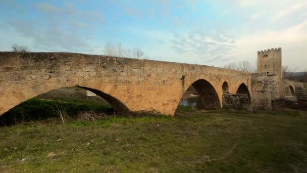 西班牙布尔戈斯 卡斯蒂利亚和里昂弗里斯河的中世纪桥梁 高质量的4K镜头 — 图库视频影像