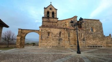 San Vicente Martir y San Sebastian Kilisesi, Frias. Burgos, İspanya. Yüksek kalite 4k görüntü