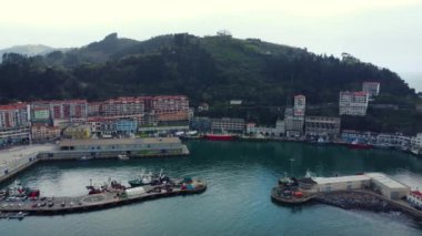 Ondarroa 'nın hava manzarası, Bask Ülkesi, İspanya. Yüksek kalite 4k görüntü.