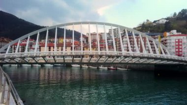 İspanya 'nın Bask bölgesindeki eski güzel Ondarroa kasabası. Yüksek kalite 4k görüntü