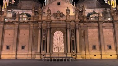 Geceleri Basilica del Pilar Katedrali, Zaragoza, Aragon, İspanya. Yüksek kalite 4k görüntü