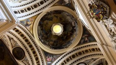 Zaragoza, İspanya - Mart: Katedral 'in İçinde - Bazilika Bizim Sütun Hanımımız, Zaragoza, İspanya. Yüksek kalite 4k görüntü