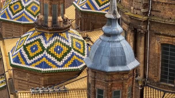 공중에서 스페인 사라고사에 필라르의 성당의 위에서 수있다 고품질 — 비디오
