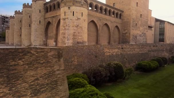 Aljaferia Ένα Οχυρωμένο Μεσαιωνικό Ισλαμικό Παλάτι Στη Σαραγόσα Της Ισπανίας — Αρχείο Βίντεο