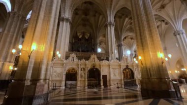  Zaragoza, İspanya, 29 Mart 2023. El Salvador Katedrali 'nin iç manzarası, La Seo. Yüksek kalite 4k görüntü