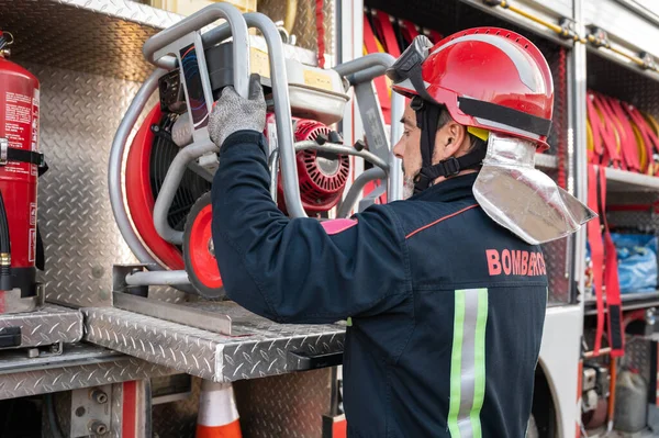 Brandmansutrustning För Kontroll Och Underhåll Brandmän För Arbete Brandkårens Kontor — Stockfoto