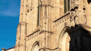 Barcelona Katedrali olarak da bilinen Kutsal Haç Katedrali ve Aziz Eulalia 'nın mimari ayrıntıları, Barcelona, Katalonya, İspanya' nın Gotik Katedrali. Yüksek kalite 4k görüntü
