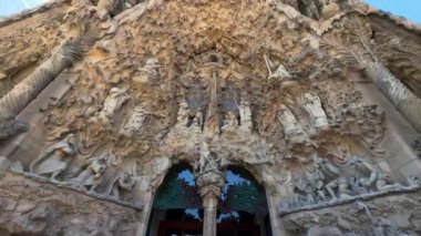 Barcelona, İspanya 'daki Sagrada Aile Katedrali cephesi. Yüksek kalite 4k görüntü