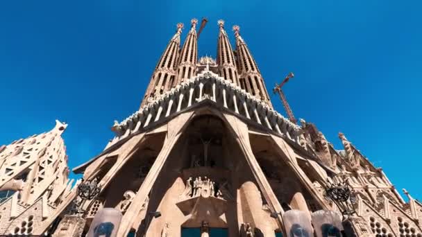 Πρόσοψη Του Καθεδρικού Ναού Sagrada Familia Βαρκελώνη Ισπανία Υψηλής Ποιότητας — Αρχείο Βίντεο
