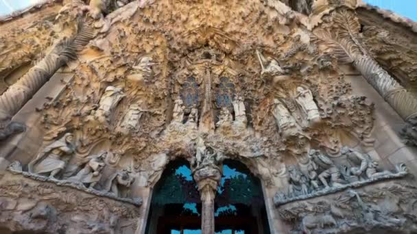 西班牙巴塞罗那Sagrada Familia大教堂门面 高质量的4K镜头 — 图库视频影像