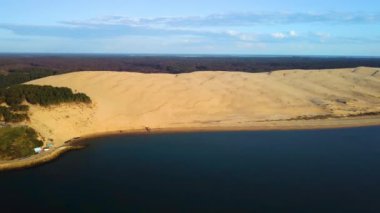 Aerial view Dune of Pilat, Dune du Pyla, Avrupa 'nın en uzun kum tepesi, Arcachon Körfezi, Aquitaine, Fransa. Yüksek kalite 4k görüntü