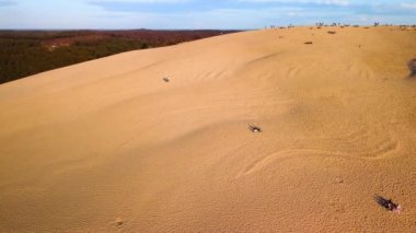 Aerial view Dune of Pilat, Dune du Pyla, Avrupa 'nın en uzun kum tepesi, Arcachon Körfezi, Aquitaine, Fransa. Yüksek kalite 4k görüntü