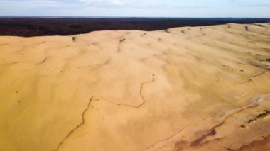 Aerial view Dune of Pilat, Dune du Pyla, Avrupa 'nın en uzun kum tepesi, Arcachon Körfezi, Aquitaine, Fransa. Yüksek kalite 4k görüntü