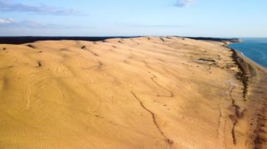 Aerial view Dune of Pilat, Dune du Pyla, Avrupa 'nın en uzun kum tepesi, Arcachon Körfezi, Aquitaine, Fransa. Yüksek kalite 4k görüntü