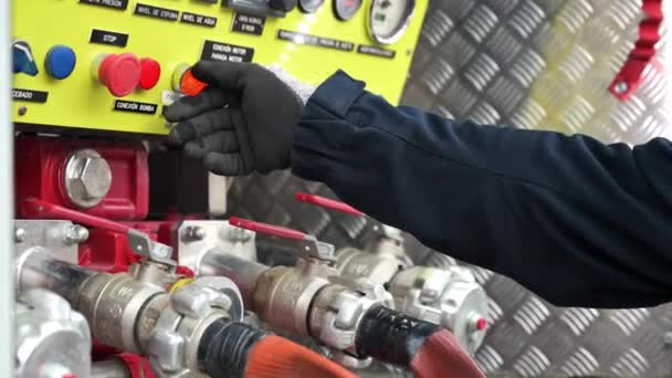 Close Fireman Adjusting Controls Water Pump High Quality Footage — Stock Video