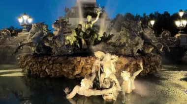 Gece Girondins anıtı ve çeşmesi, Bordeaux, Fransa. Yüksek kalite 4k görüntü