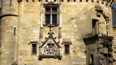 Kapı ya da kapı Porte Cailhau 15. yüzyıldan kalma güzel bir gotik mimaridir. Hem savunma kapısı hem de zafer kemeri. Bordeaux, Fransa. Yüksek kalite 4k görüntü.