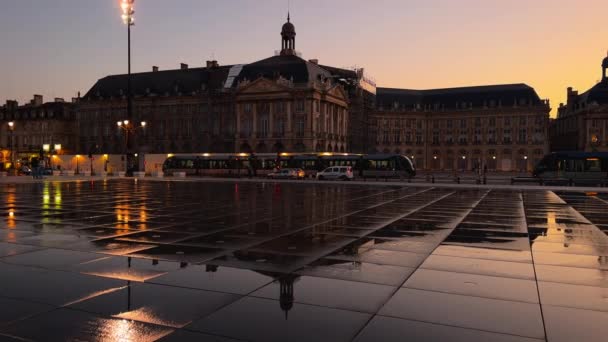 Panorama Iconique Place Bourse Avec Tram Fontaine Miroir Eau Bordeaux — Video