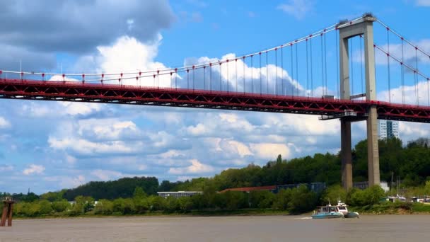 达基坦桥是法国波尔多加龙河上方的悬索桥 高质量的4K镜头 — 图库视频影像