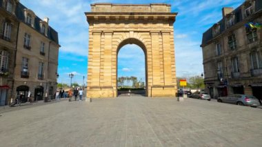 Bordeaux, Fransa - 18 Nisan 2023. Ünlü Porte de Bourgogne, 18. klasik kapı. Yüksek kalite 4k görüntü