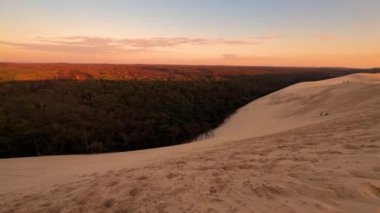 Dune du Pilat, Fransa 'nın Avrupa' daki en büyük kum tepesi. Yüksek kalite 4k görüntü.