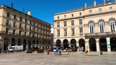 Bayonne, Fransa - 18 Nisan 2023: Bayonne belediye binasının dış manzarası, Bayonne şehri, Pyrenees Atlantiques bölümü, Fransa. Yüksek kalite 4k görüntü