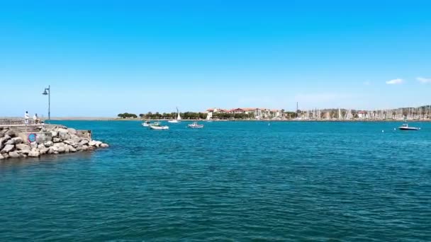 Vista Ciudad Costera Francesa Hendaye Desde Lado Español Frontera Marítima — Vídeo de stock