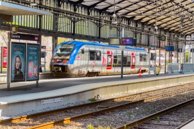 Bayonne, Fransa, 19 Nisan 2023, Pirenes Atlantik 'teki Bayonne SNCF istasyonu. Yüksek kaliteli fotoğrafçılık