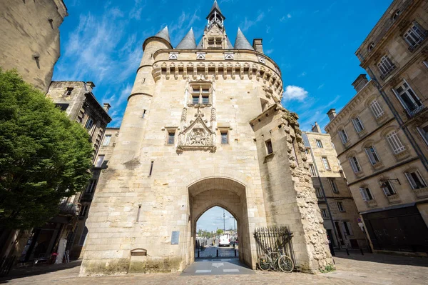卡劳港门 Porte Cailhau 是15世纪的一座美丽的哥特式建筑 它既是防御门又是胜利拱门 法国波尔多 高质量的摄影 — 图库照片