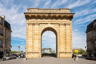 Bordeaux, Fransa - 18 Nisan 2023. Ünlü Porte de Bourgogne, 18. klasik kapı. Yüksek kaliteli fotoğrafçılık