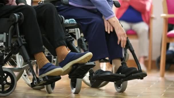Huzurevinde Egzersiz Yapan Yaşlı Hastalar Yüksek Kalite Görüntü Telifsiz Stok Çekim
