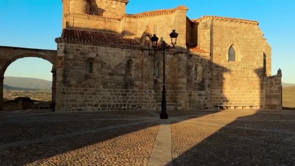 San Vicente Martir Kilisesi San Sebastian Alacakaranlıkta Frias Burgos Spanya — Stok video