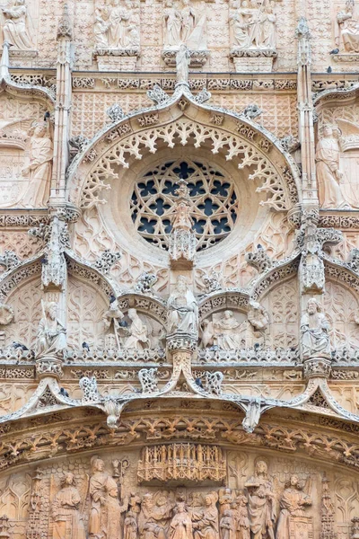 Valladolid, İspanya 'daki San Pablo Kilisesi. Ön cephe Avrupa 'daki Plateresk mimarinin en iyi örneklerinden biridir. Yüksek kaliteli fotoğrafçılık