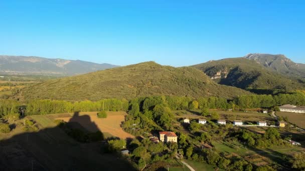 位于西班牙布尔戈斯Frias中世纪村庄的Tobalina山谷景观 高质量的4K镜头 — 图库视频影像