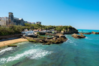 Biarritz 'in sahil manzarası ve kıyı şeridi, Fransa' nın ünlü turistik beldesi. Yüksek kalite fotoğrafçılık.