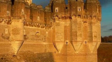 Coca Castle, İspanya 'nın başkenti Castilla y Leon' da yer alan ve 15. yüzyılda inşa edilmiş bir kaledir. Yüksek kalite 4k görüntü