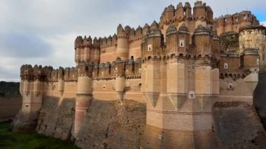 Coca Castle, İspanya 'nın başkenti Castilla y Leon' da yer alan ve 15. yüzyılda inşa edilmiş bir kaledir. Yüksek kalite 4k görüntü