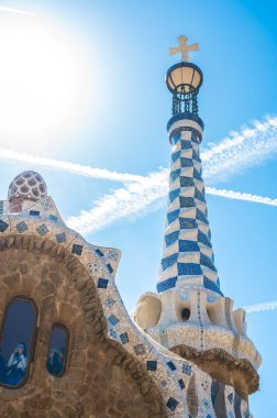 Barselona, İspanya - 7 Nisan 2023: Antonio Gaudi 'nin Park Guell' i, Barselona, İspanya. Yüksek kaliteli fotoğrafçılık