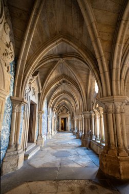 Porto, Portekiz, 8 Şubat 2023: Porto Katedrali Se do Porto. Bu Katedral Porto 'nun merkezinde yer almaktadır ve şehrin en eski anıtlarından biridir. Yüksek kaliteli fotoğrafçılık. 