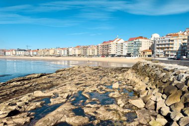 Yazın Sanxenxo 'nun panoramik manzarası, Galiçya, İspanya' daki ünlü turistik mekan. Yüksek kalite fotoğraf