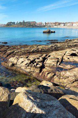 Yazın Sanxenxo 'nun panoramik manzarası, Galiçya, İspanya' daki ünlü turistik mekan. Yüksek kalite fotoğraf