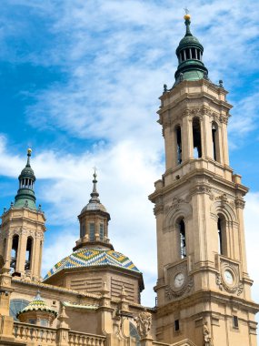 İspanya, Zaragoza 'daki El Pilar Bazilikası ve katedrali. Yüksek kalite fotoğraf