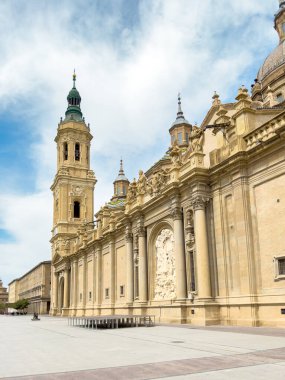 İspanya, Zaragoza 'daki El Pilar Bazilikası ve katedrali. Yüksek kalite fotoğraf