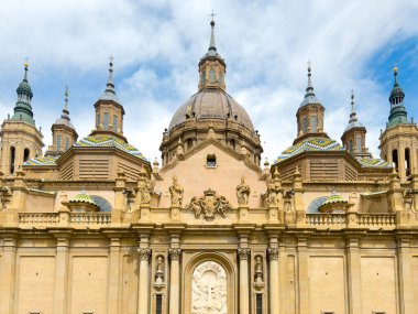 İspanya, Zaragoza 'daki El Pilar Bazilikası ve katedrali. Yüksek kalite fotoğraf