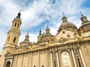 İspanya, Zaragoza 'daki El Pilar Bazilikası ve katedrali. Yüksek kalite fotoğraf