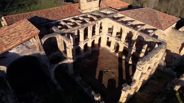 Αεροφωτογραφία Των Ερειπίων Μιας Αρχαίας Εγκαταλελειμμένης Μονής Στη Santa Maria — Αρχείο Βίντεο