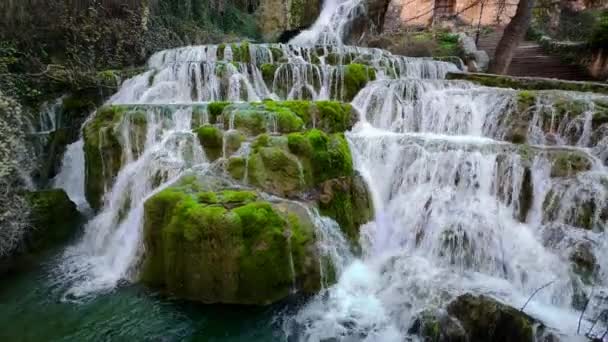 Orbaneja Del Castillo瀑布 西班牙布尔戈斯 卡斯蒂利亚和里昂 高质量的4K镜头 — 图库视频影像