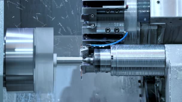 Cnc Torna Makinesi Metal Şaft Parçalarını Kesiyor Cnc Dönüşüm Makinesiyle Telifsiz Stok Çekim